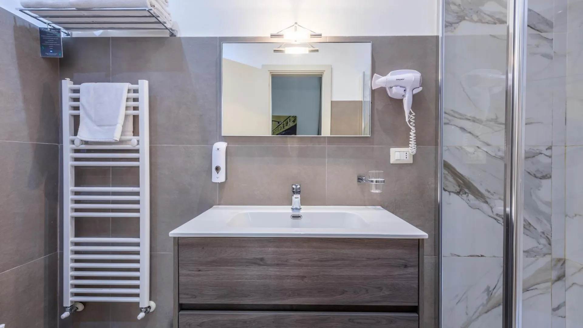 Rome Armony Suites בית הארחה